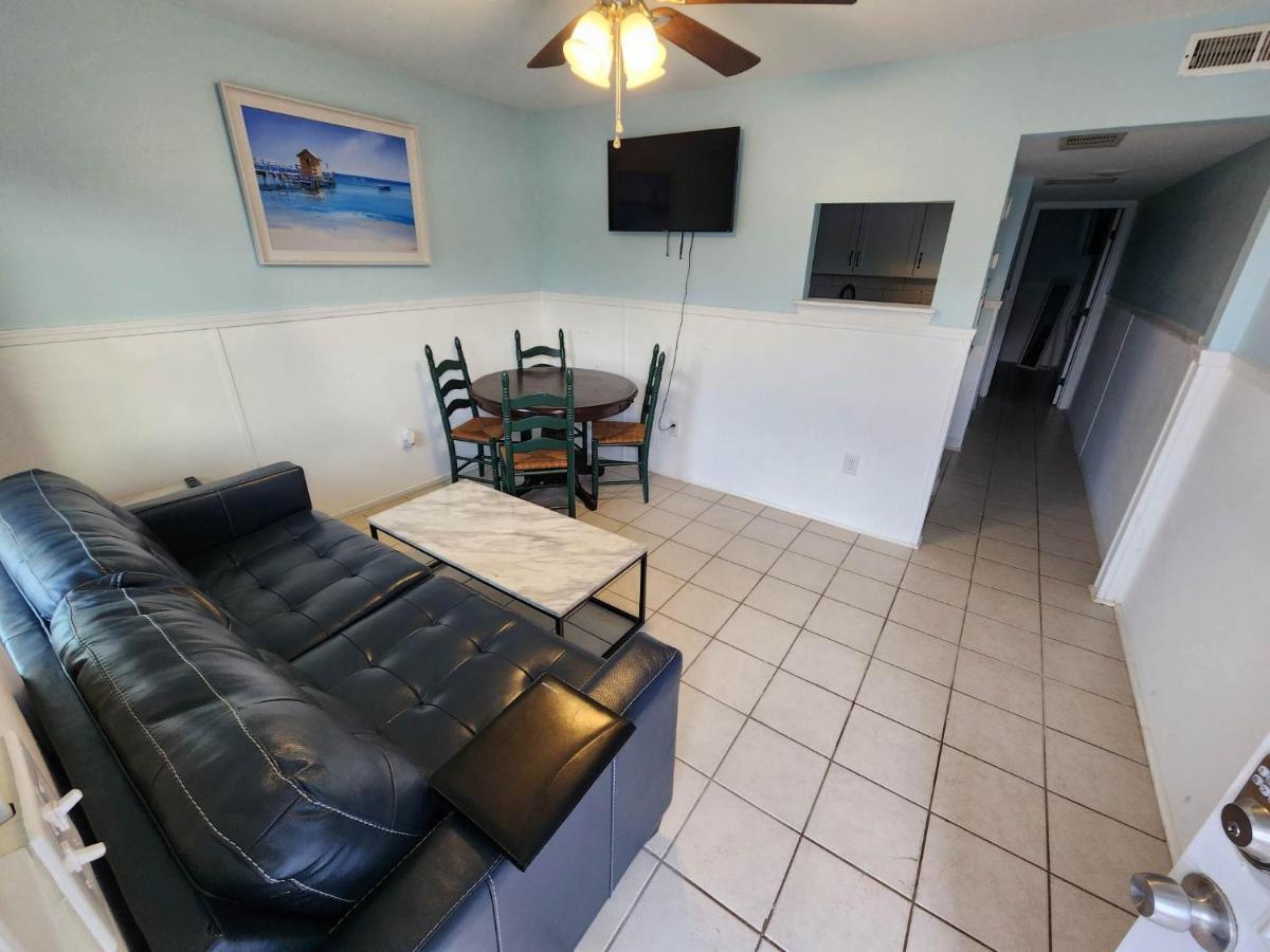 125 Atlantic Avenue Unit E - Pet Friendly! Walk To The Beach And Pier!1Br -1Ba - Sleeps 2-4 Guests! Миртъл Бийч Екстериор снимка